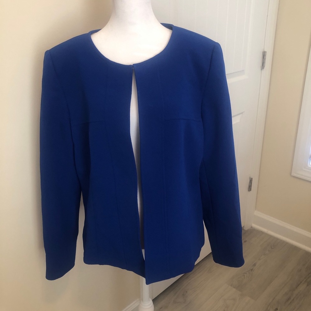 Elegant Women's Blue Blazer